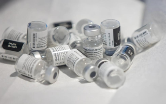 Mỹ liên tiếp phải bỏ lượng lớn vắc xin Covid-19 vì quá hạn