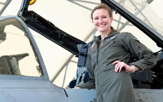 Nữ phi công kể chuyện xoay xở đáp cường kích A-10 đang bung ra từng mảnh giữa không trung