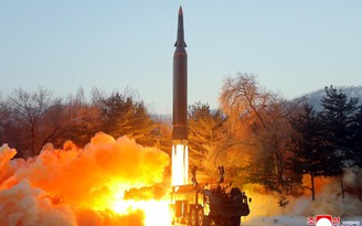 Triều Tiên phóng tên lửa bội siêu thanh đầu năm mới