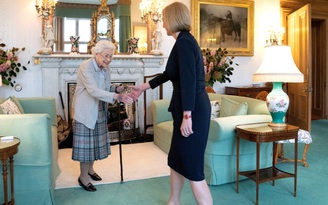 Nữ hoàng Anh bổ nhiệm bà Truss làm tân thủ tướng