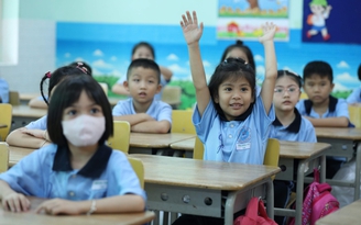 Tin tức giáo dục đặc biệt 11.8: Năm học mới lớp 1 nhập học ra sao?