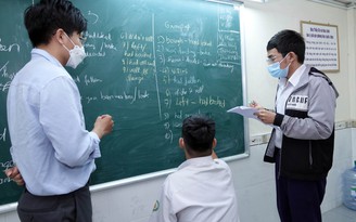 Tài liệu dạy tiếng Anh của Việt Nam ‘quá tham vọng’: Nặng nề ngữ pháp