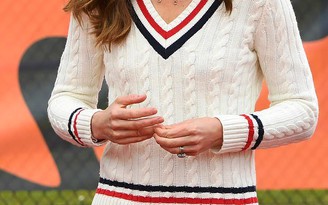 Kate Middleton đã dành sự tôn vinh ngọt ngào cho các con của mình bằng chiếc vòng cổ quyến rũ được cá nhân hóa mang tên viết tắt của bọn trẻ