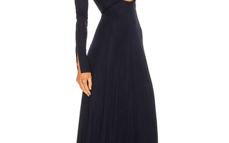 Victoria Beckham luôn gây bất ngờ trong những chiếc đầm cut-out siêu mỏng manh