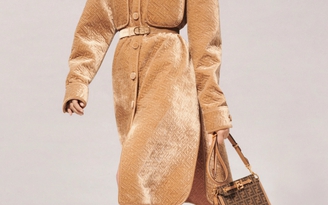 Tủ quần áo với những "item" mà bất kỳ người phụ nữ nào cũng muốn có từ Fendi resort 2022