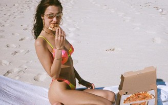 Siêu mẫu Bella Hadid ăn bánh mỳ bơ, trứng và nước ép xanh để bảo vệ da