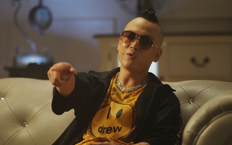Giám khảo 'King of rap' cạo đầu, nhá hàng MV toàn mỹ nhân