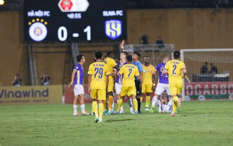SLNA sẽ làm đơn khiếu nại tổ trọng tài sau trận thua Hà Nội FC