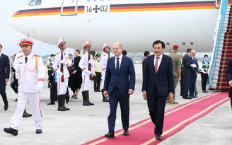 Thủ tướng Đức đến Hà Nội, bắt đầu chuyến thăm chính thức Việt Nam
