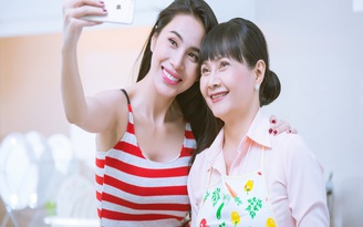 Thủy Tiên diễn xuất cùng mẹ trong MV nhạc xuân tự sáng tác