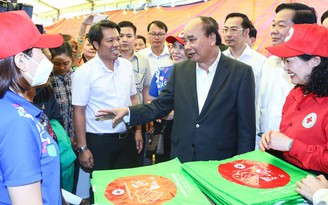 Chủ tịch nước Nguyễn Xuân Phúc dự chương trình 'Tết nhân ái' tại Kiên Giang