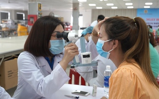 Khám, phát thuốc, tư vấn hậu Covid-19 miễn phí cho công nhân Khám, phát thuốc, tư vấn hậu Covid-19 miễn phí cho công nhân