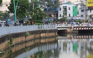 TP.HCM: Tìm kiếm người đàn ông nhảy xuống kênh Nhiêu Lộc - Thị Nghè