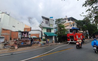 TP.HCM: Cháy nhà dân ở hẻm 212 Nguyễn Văn Nguyễn, Q.1