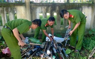 Hàng chục khẩu súng tự chế được tịch thu và tiêu hủy