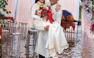 Cô gái mồ côi lại hoãn cưới vì bão Vamco: 'Càng gian nan hạnh phúc càng bền'