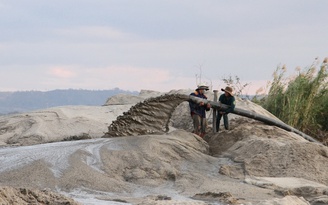 Đắk Nông: Cán bộ 'vi hành' qua tỉnh Đắk Lắk tìm biện pháp xử lý 'cát tặc'