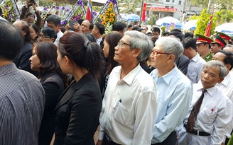 Hàng ngàn người đến viếng ông Nguyễn Bá Thanh