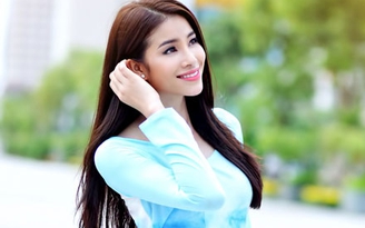 Phạm Hương, Lệ Hằng trình diễn áo dài Việt tại Hàn Quốc