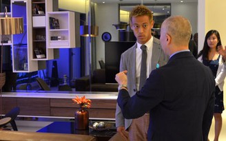 Tiền vệ Keisuke Honda tham quan nhà mẫu dự án Gateway Thao Dien