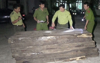 Bắt xe chở gỗ lậu trị giá hơn 4 tỉ đồng
