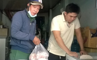 Bắt quả tang cơ sở sản xuất chả, giò ‘bẩn’
