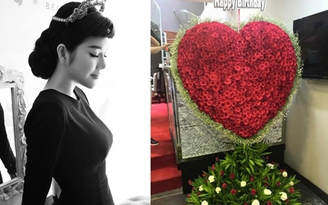 Lý Nhã Kỳ bất ngờ trước quà bí ẩn của ‘fan cuồng’