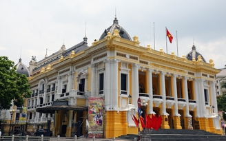 Nhà hát Lớn sẽ được sơn đúng màu năm 1997