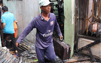Cháy dãy phòng trọ, hàng chục hộ dân hốt hoảng di tản
