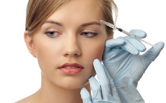 Có nên căng da mặt bằng cách tiêm botox?