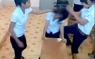 Nữ sinh lớp 10 bị bạn đâm ngay tại lớp học chỉ vì câu hỏi thăm