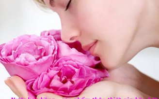 Mẹo tự ‘bào chế’ nước hoa hồng tại nhà đơn giản mà cực chất