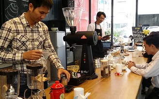Tay ngang làm cà phê xuất khẩu
