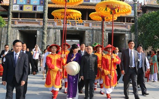 Quốc vương Campuchia Norodom Sihamoni thăm và nghỉ dưỡng tại Việt Nam