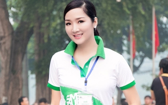 Hoa hậu Giáng My đọ sức bền chạy bộ quanh Hồ Gươm