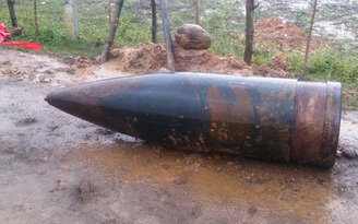 Liên tiếp phát hiện xử lý bom ‘khủng’, đạn pháo ‘khổng lồ’