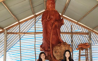 Gia đình Tam Triều Dâng dâng tặng tượng quý nửa tỉ đồng cho chùa