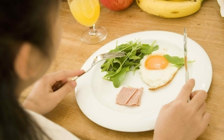 Những thực phẩm cần hạn chế ăn trước giờ ngủ