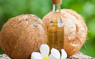 Mách bạn cách ngừa và trị rạn da hiệu quả bằng dầu dừa