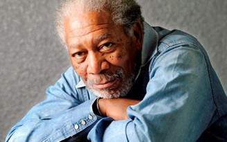 Máy bay chở diễn viên Morgan Freeman bị nổ bánh