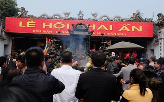 Gần 10 vạn người dự khai ấn đền Trần