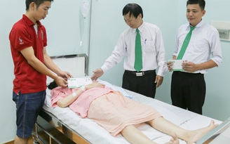 Tài xế taxi nhanh trí giúp sản phụ 'mẹ tròn con vuông'