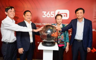 Chủ tịch Quốc hội bấm nút phát sóng chương trình phát thanh liên kết 365 FM