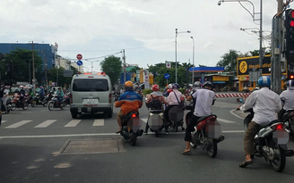 CSGT TP.HCM xử phạt 12 trường hợp xe chuyển bệnh vi phạm khi lưu thông trên đường