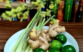 Cách nấu nước chanh, gừng, sả dùng khi giao mùa tăng đề kháng, hỗ trợ đường hô hấp Cách nấu nước chanh, gừng, sả dùng khi giao mùa tăng đề kháng, hỗ trợ đường hô hấp