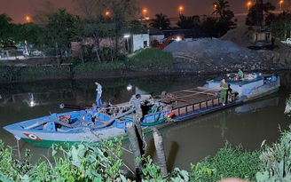 Tiền Giang:Bắt giữ tàu sắt hút cát trái phép trên sông Tiền