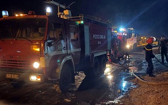 Long An: 2 vụ cháy kho phế liệu xảy ra trong 1 đêm gây thiệt hại nặng
