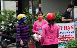 Người miền Tây dễ thương trong dịch Covid-19: Cả ngàn suất cơm/ngày, phát quà tận nhà người nghèo