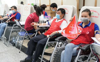 Hơn 2.200 cán bộ, công nhân viên ngành điện miền Nam hiến máu tình nguyện
