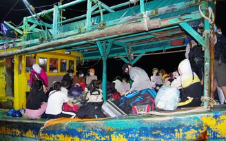 Phát hiện thêm tàu cá Cà Mau chở 34 người nhập cảnh trái phép vào Việt Nam
